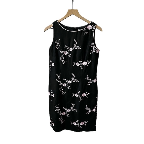 Jessica Howard Dresses & Skirts - Vintage Black Cocktail Dress Mini Pink Floral Embroidered SIZE- 10 petite